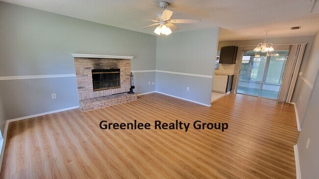 Building Photo - Adorable 2 Bed/1 Bath Updated Home in Seve...