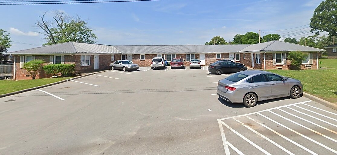 Building Photo - 415 Pinecrest St