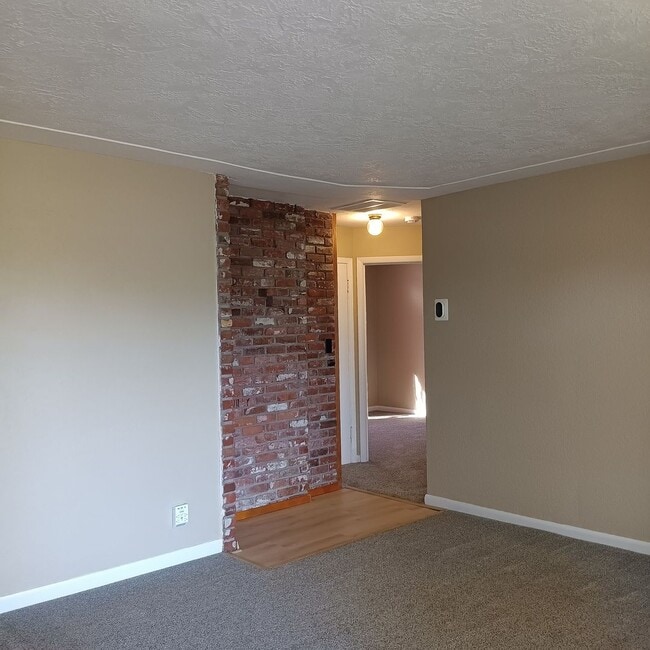 Building Photo - Charming Place To Call Home in Salem