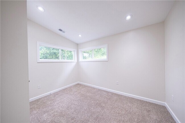 Building Photo - 1165 Kings Ln