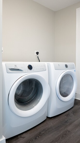 Building Photo - 268 Brown St