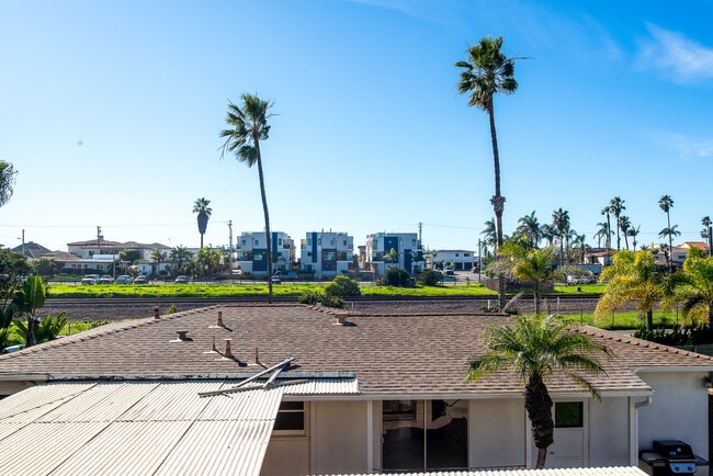 Building Photo - 1908 Broadway St