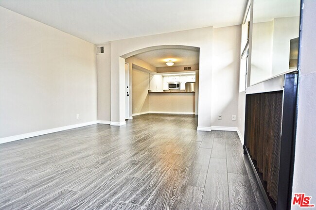 Building Photo - 750 Kings Rd