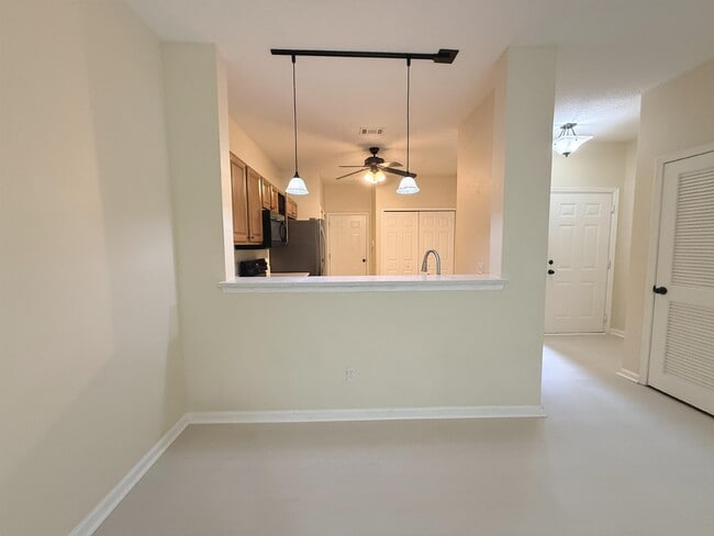 Building Photo - 374 Scrub Jay Dr