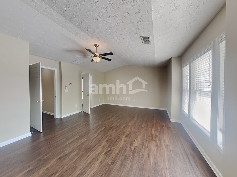 Building Photo - 311 Barberry Pl