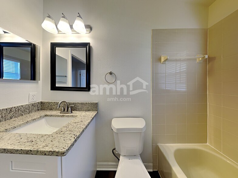 Building Photo - 14335 Moon Flower Dr