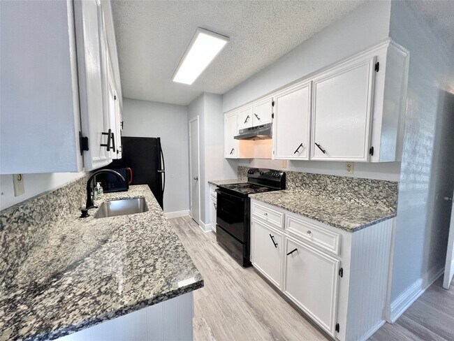 Building Photo - 4021 Avenue Q 1/2