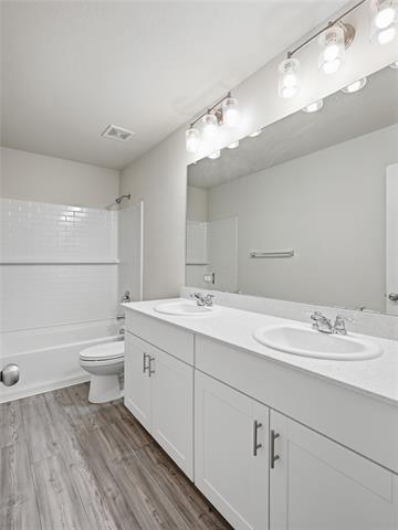 Building Photo - 933 Dressage Dr