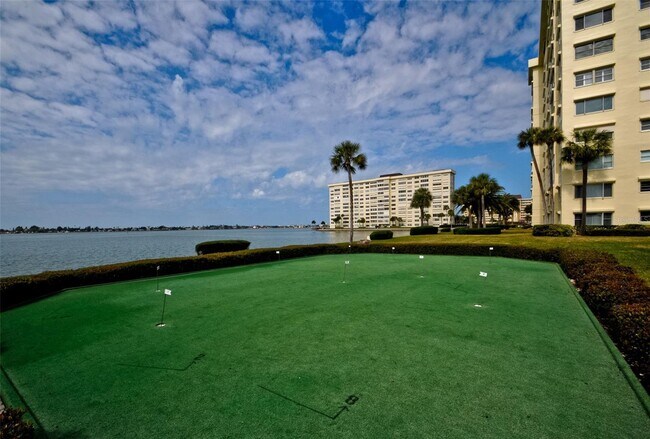 Building Photo - 4650 Cove Cir