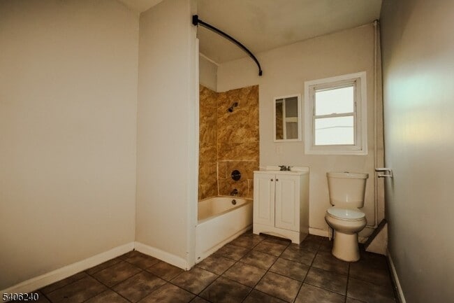 Building Photo - 106 S 11th St