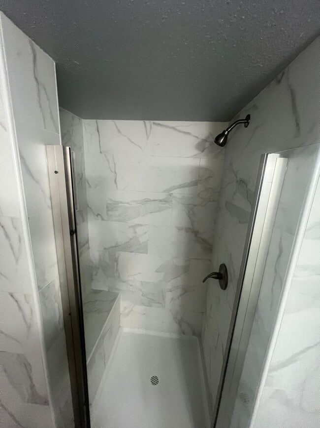 Building Photo - 695 Passover Rd