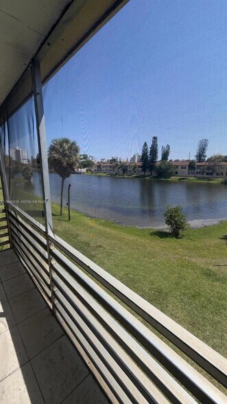 Building Photo - 2800 NE 203rd St