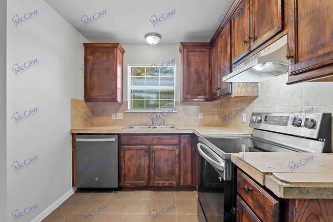 Building Photo - 3108 Lincoln Ave