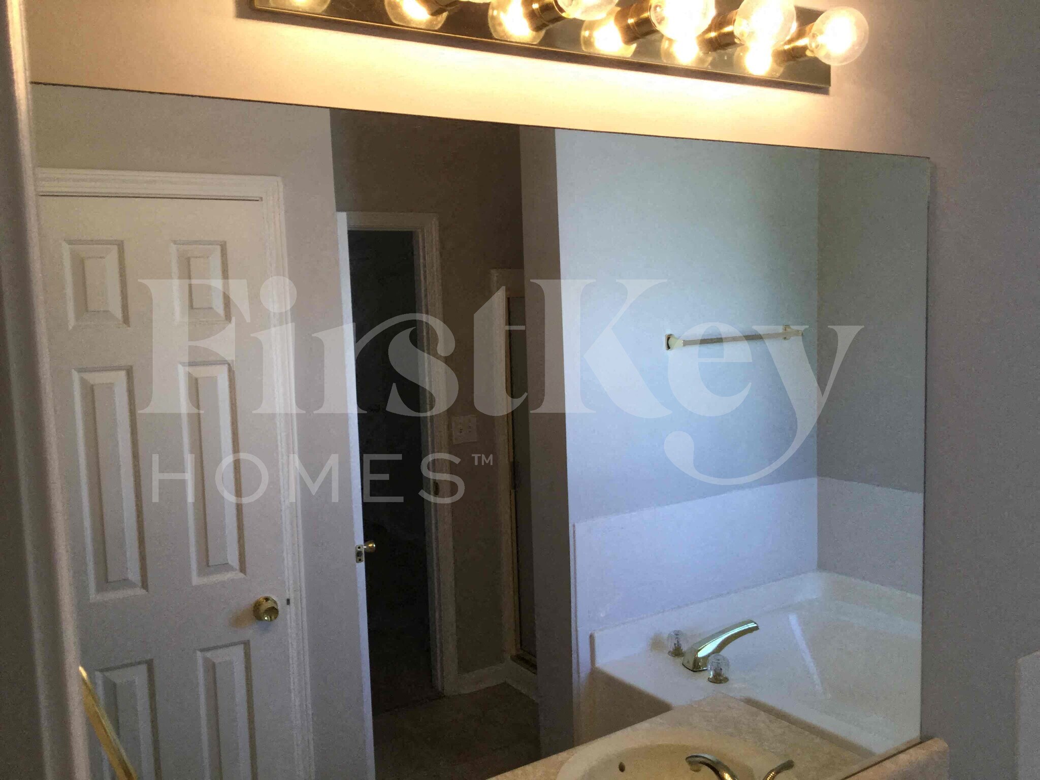 Building Photo - 5243 Round Table Dr