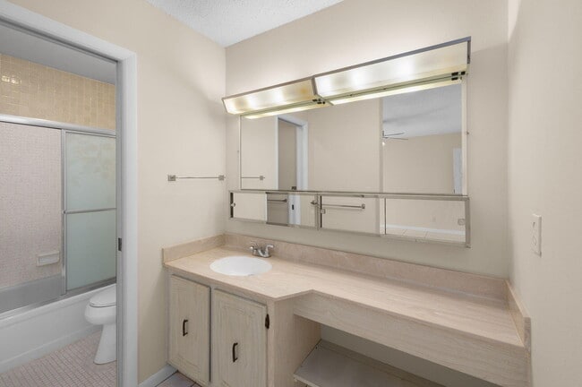 Building Photo - 911 Savannas Point Dr