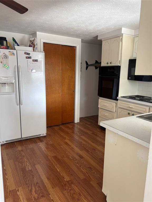 Building Photo - 4004 Cluster Dr