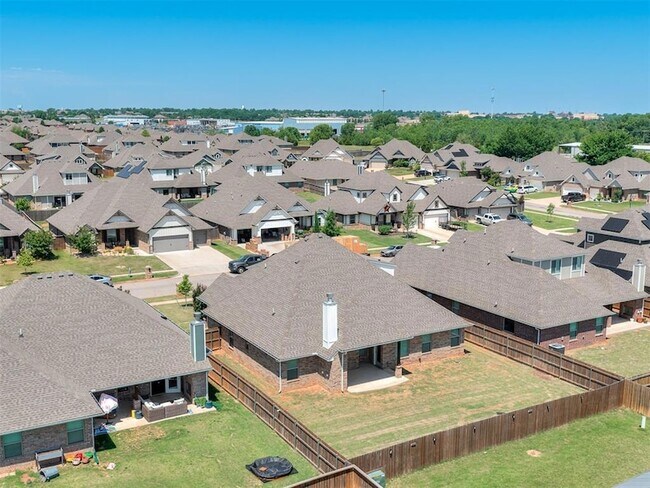 Building Photo - 800 Bison Crossing Dr