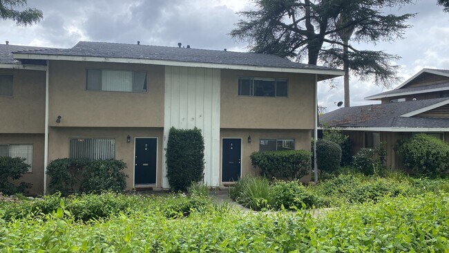 Building Photo - 770 E Mariposa St