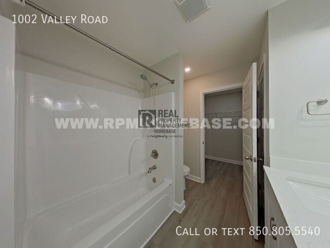 Building Photo - 1002 Valley Rd