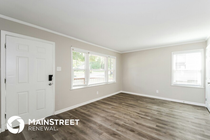Building Photo - 205 De Smet Dr