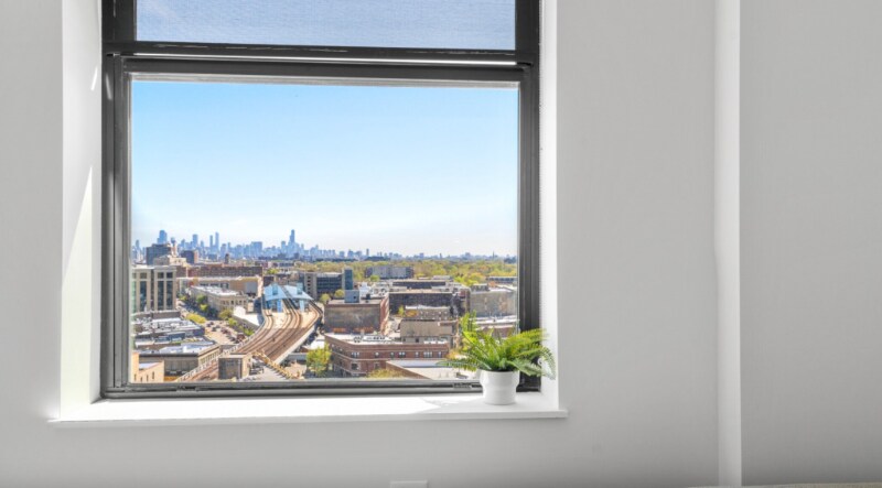 Building Photo - 1130 W Lawrence Ave