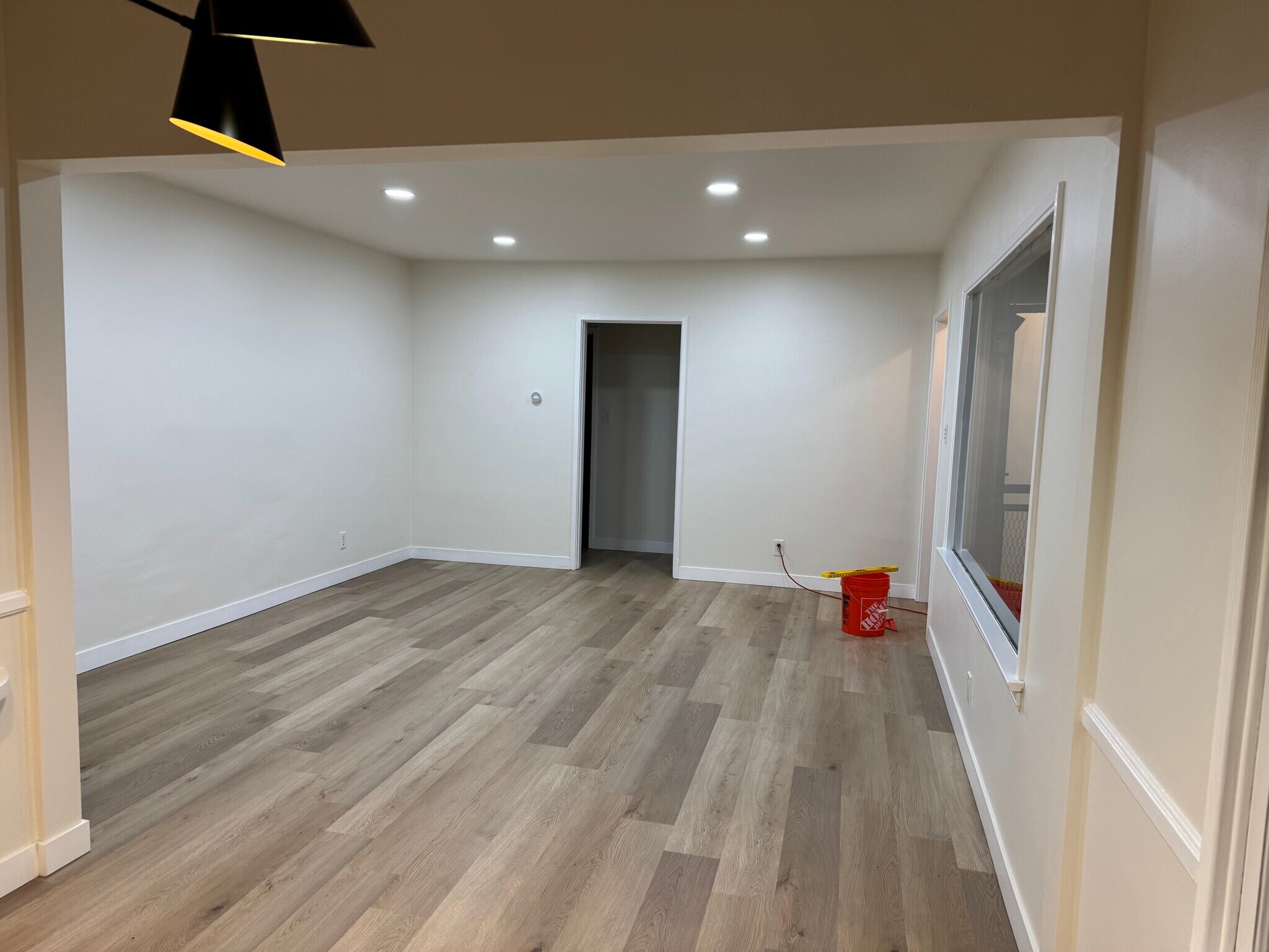 Building Photo - 13345 Burbank Blvd