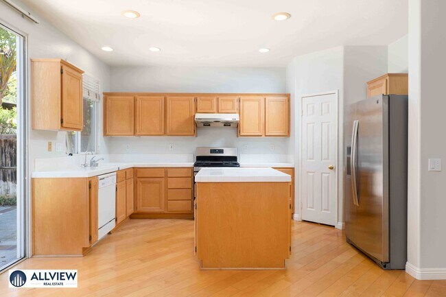 Building Photo - Beautifully Updated 4 Bedroom Single Family Home in Peaceful Glen Willow, West Irvine