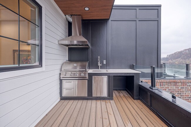 Building Photo - Prime US Open Rental: For those with disce...