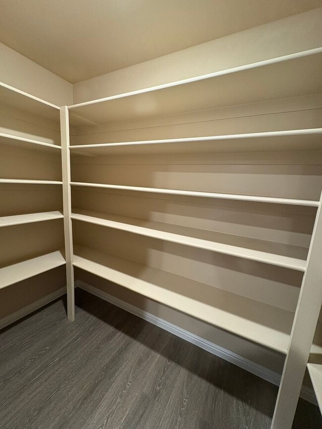 Building Photo - S202 Gemstone Properties - studio apartment *utilities included*