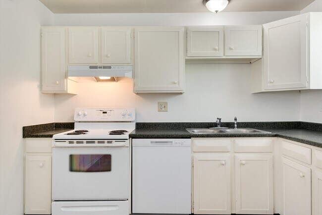 Building Photo - 16176 E Bates Dr
