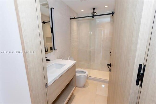 Building Photo - 251 Crandon Blvd