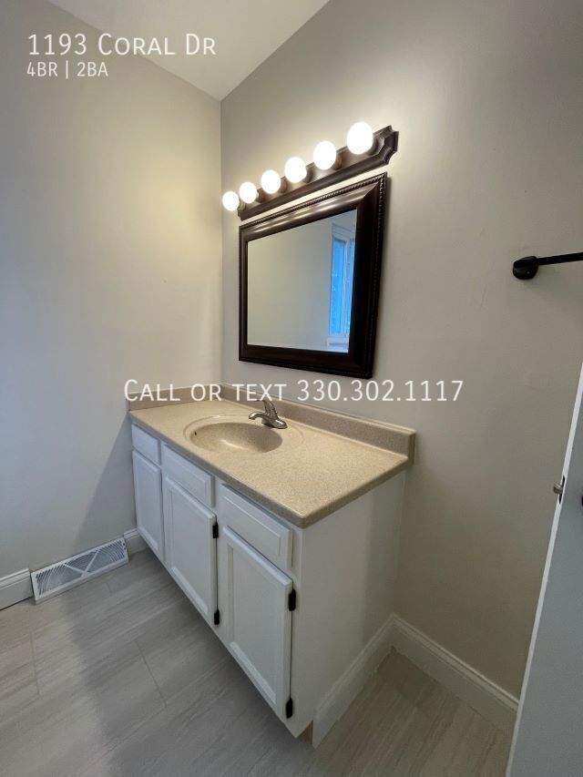 Building Photo - Spacious 4 bedroom home for rent - Akron