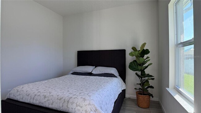 Building Photo - 2129 Hibiscus Pl