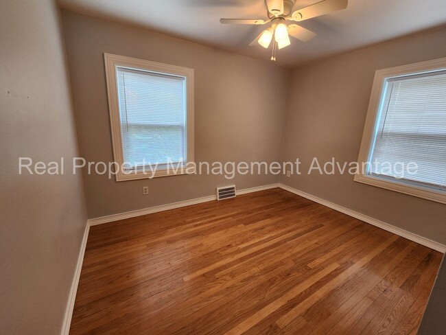 Building Photo - Ferndale Artistry with 2 Full Baths - Short Walk to Downtown Ferndale!