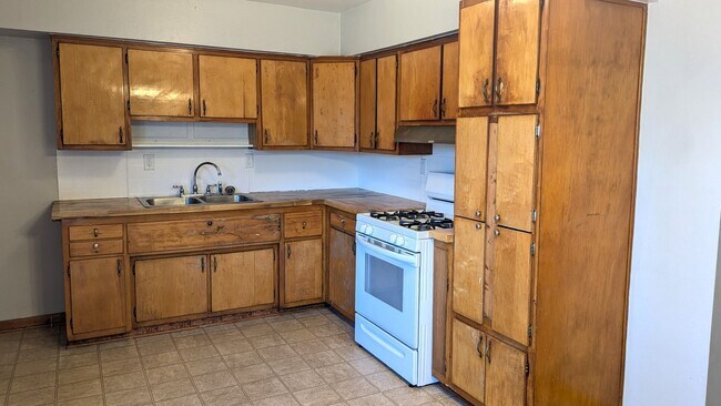 Building Photo - 4505 E Apple Ave