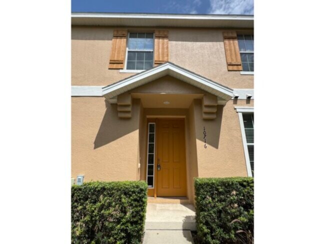 Building Photo - 2 bed 2 bath 1 Car Garage Townhome