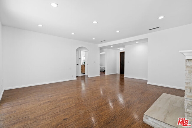 Building Photo - 4949 San Feliciano Dr