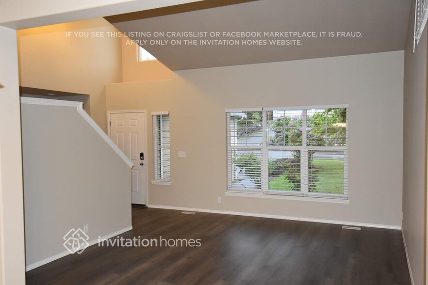 Building Photo - 17804 W Country Club Dr