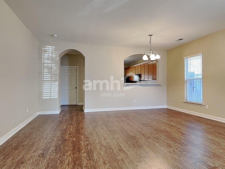 Building Photo - 24 Chapel Lk N