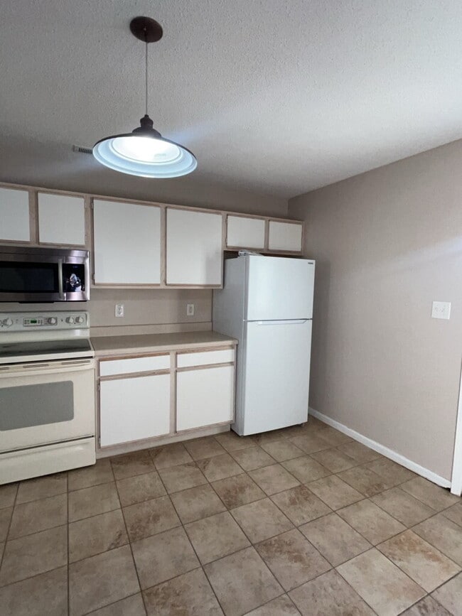 Building Photo - 809 Timberlake Trail