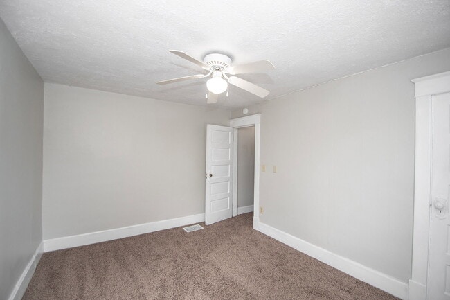 Building Photo - "Charming 3-Bed Duplex Retreat on E Ohio S...