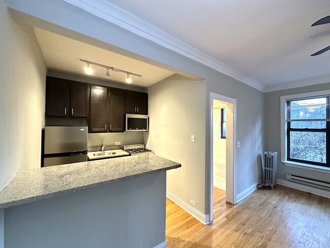 Building Photo - 4619 N Paulina St