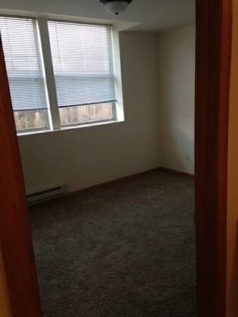 Building Photo - 122 Maine St