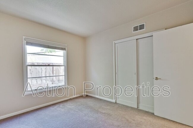 Building Photo - 1764 Montecito Ave