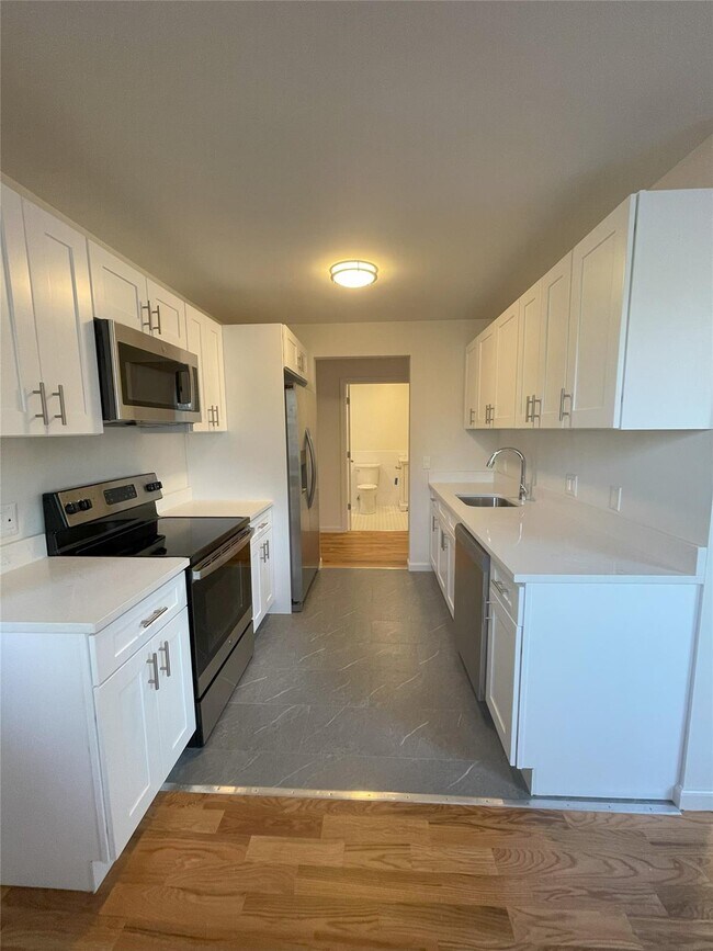 Building Photo - 3 Woods End Cir