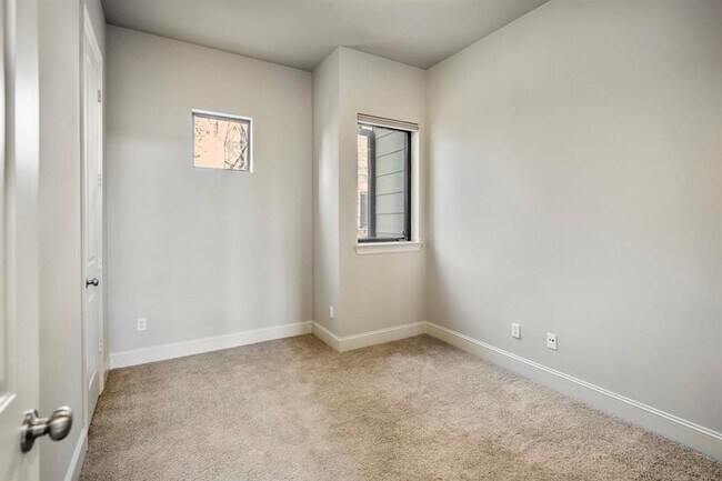 Building Photo - 2824 Leeland St