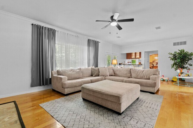 Building Photo - 16611 Highland Summit Dr