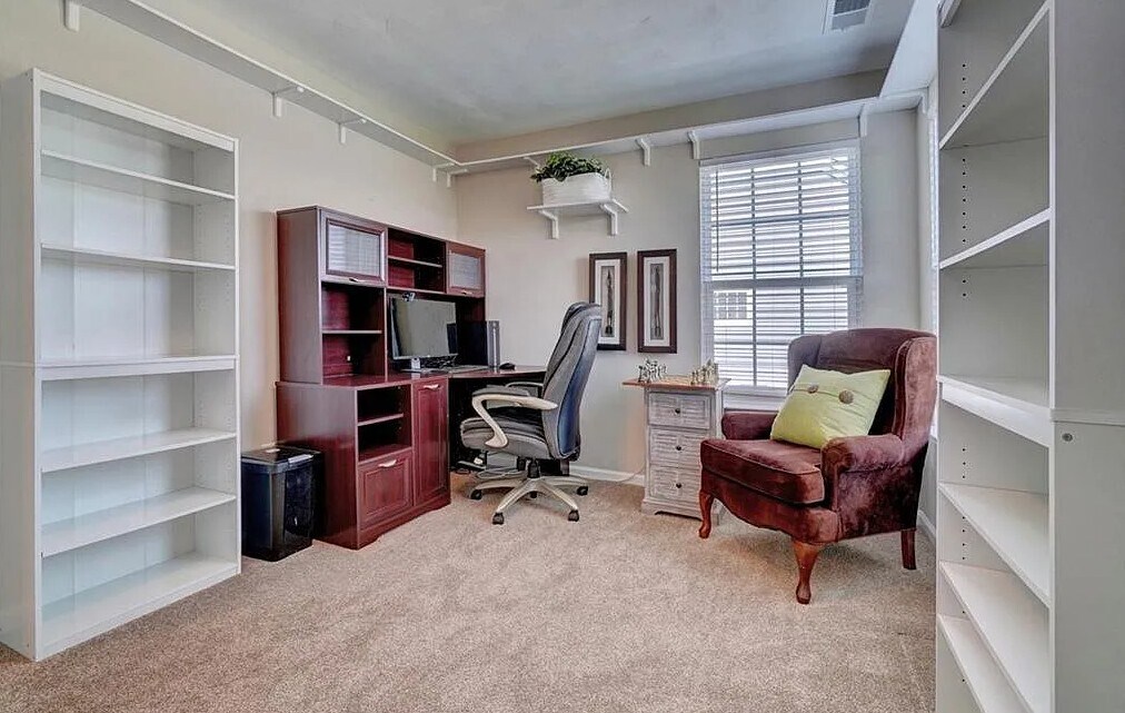 Building Photo - 561 Graphite Trl