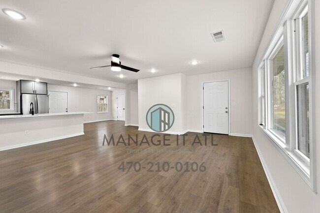 Building Photo - FULLY remodeled 4-bedroom, 2-bathroom house in Gainesville!