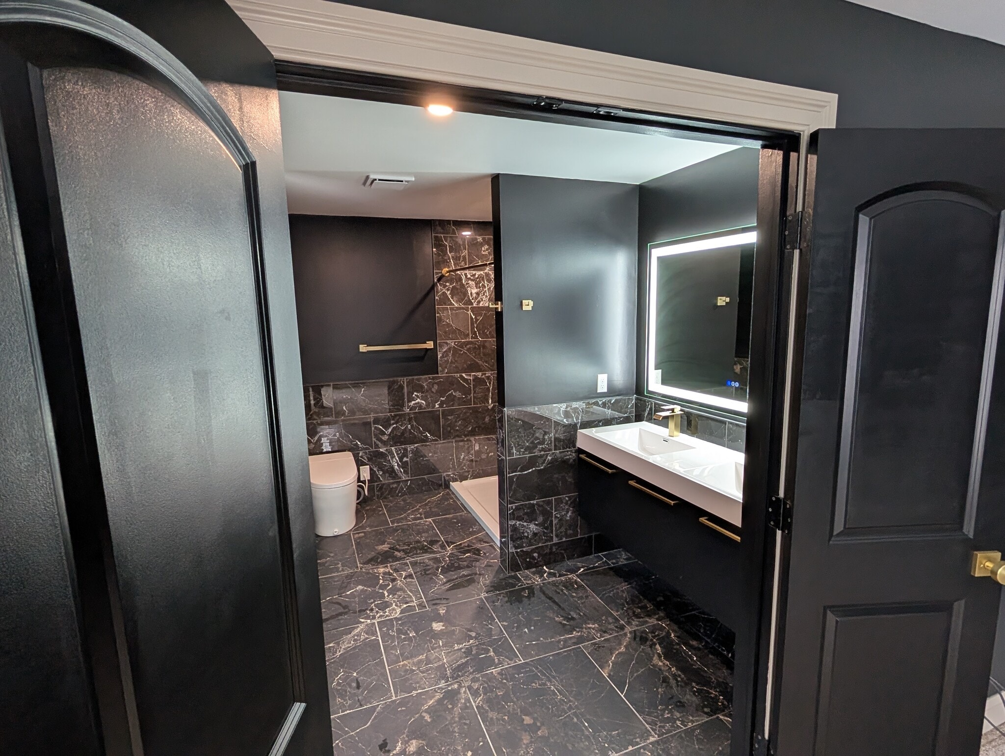 Master bathroom - 319 Howard St